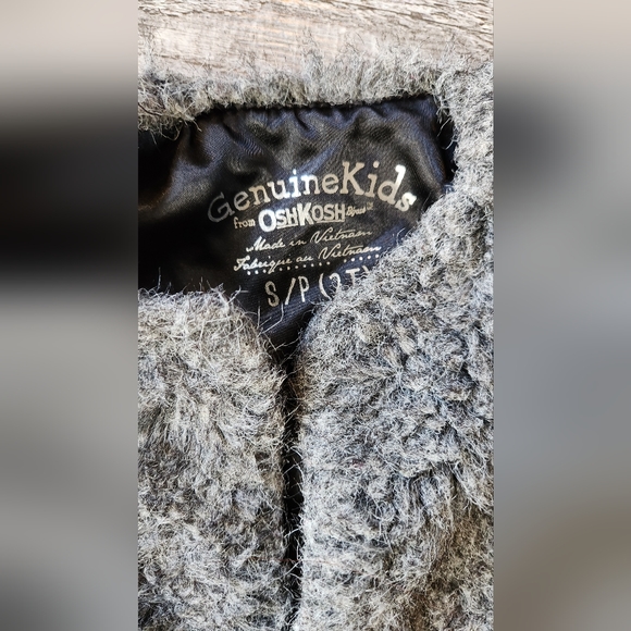 OshKosh Genuine Kids Faux Fur Vest - Picture 3 of 5